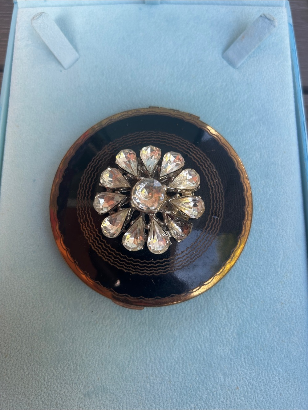 Collectible Dorset  Fifth Avenue Gold Tone Round Compact